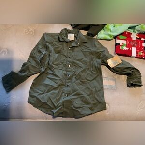Boys buttoned shirt in Dark Olive Green Size 8 NEW With Tags